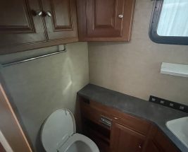 Used camper 2017 WINNEBAGO SUNSTAR 32 YE interior