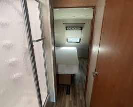 Used camper 2017 WINNEBAGO SUNSTAR 32 YE interior