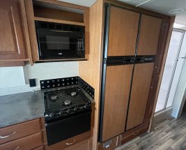 Used camper 2017 WINNEBAGO SUNSTAR 32 YE interior