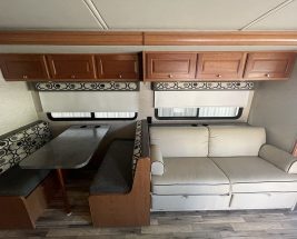 Used camper 2017 WINNEBAGO SUNSTAR 32 YE interior