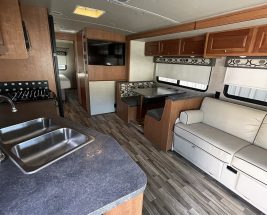Used camper 2017 WINNEBAGO SUNSTAR 32 YE interior