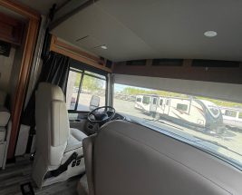 Used camper 2017 WINNEBAGO SUNSTAR 32 YE interior