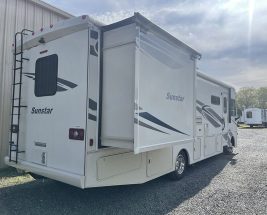 Used camper 2017 WINNEBAGO SUNSTAR 32 YE