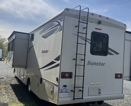 Used camper 2017 WINNEBAGO SUNSTAR 32 YE