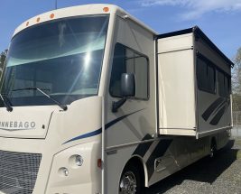 Used camper 2017 WINNEBAGO SUNSTAR 32 YE