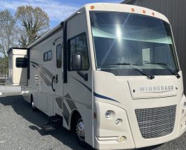 Used camper 2017 WINNEBAGO SUNSTAR 32 YE