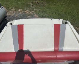Stingray NC5312CD Boat Inner sitting area